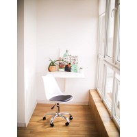 Кресло Viena  на колесах белое с черным сиденьем (947)